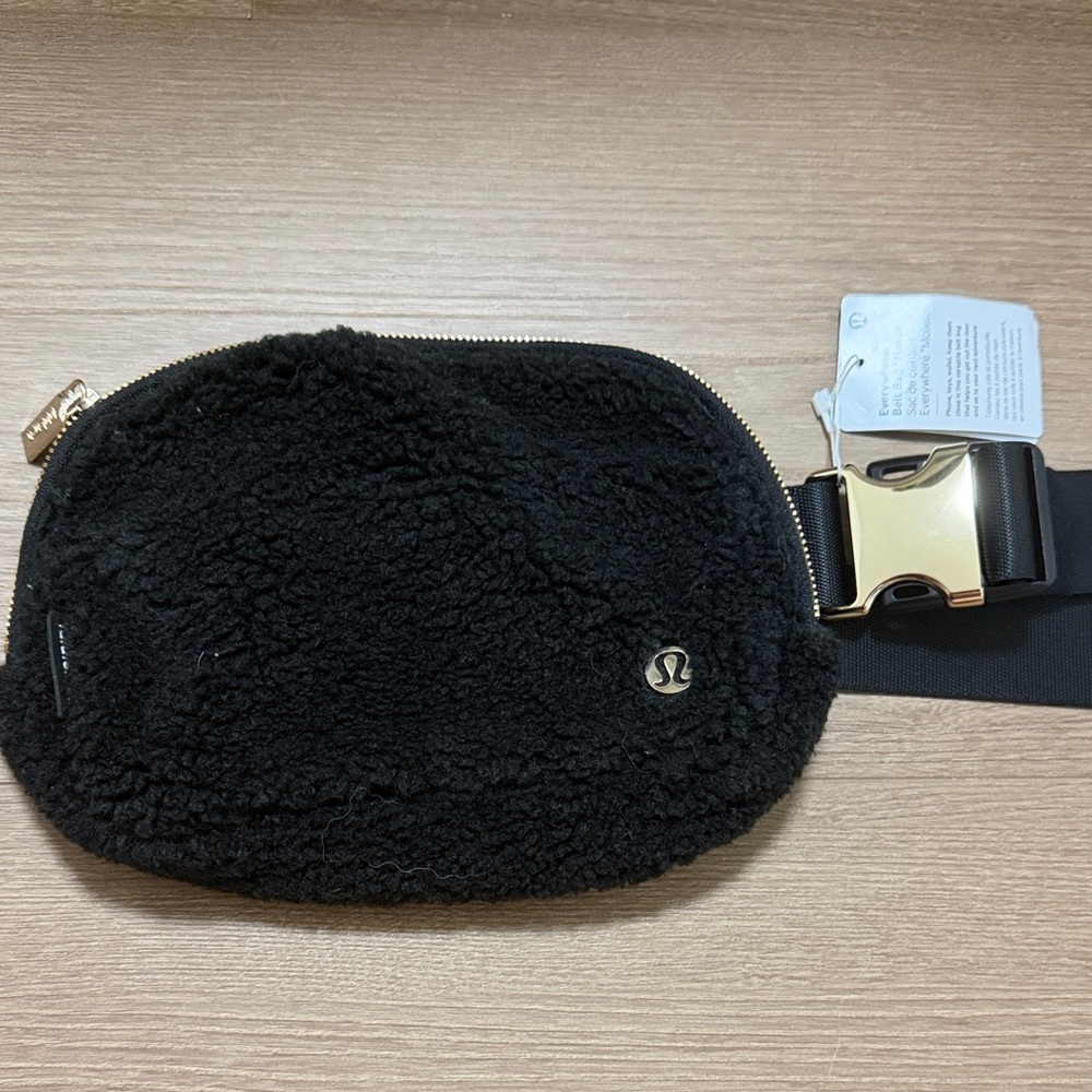 lululemon athletica Everywhere Crossbody Bag in fuzzy black